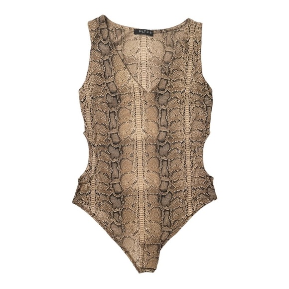 BLVD Snake Print Bodysuit V-neck With Waist Cutout Snap Closure Size Medium - Picture 2 of 7